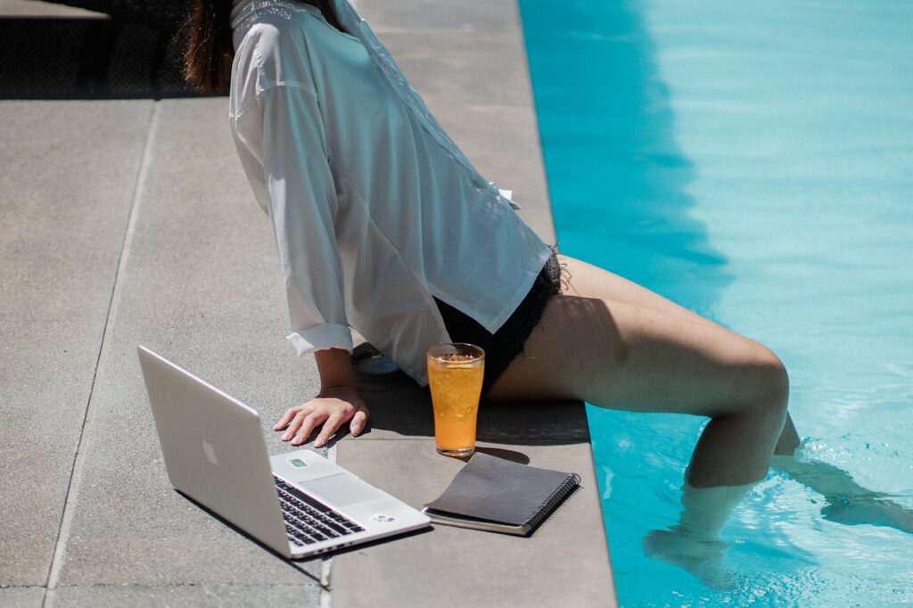 Blogging for Coaches! This is for you if you're starting a blog uk and want to learn how to launch your blog and create a blog for affiliate marketing with the support of a blogger coach, aka the Blogging coach. 